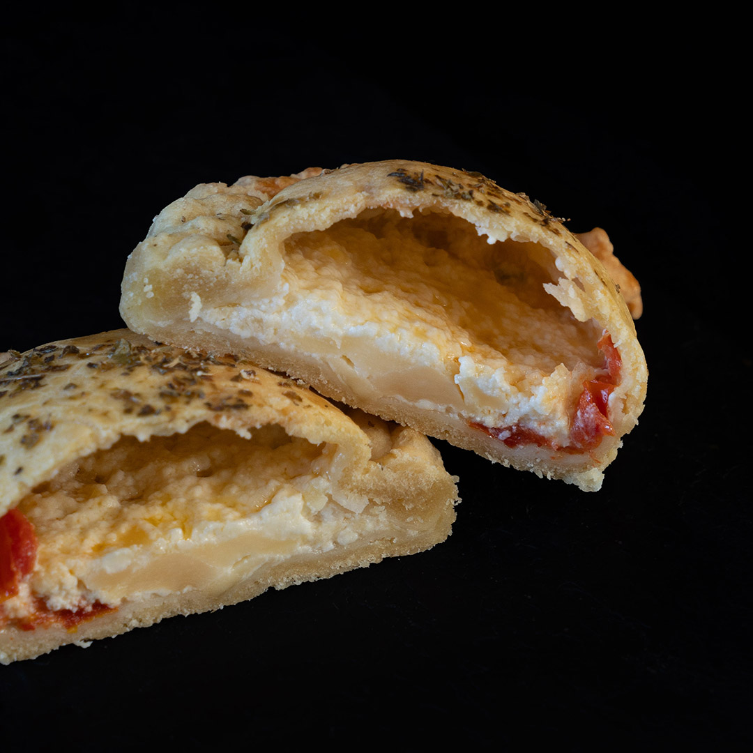 Patty cuatro quesos con tomate en masa quebrada - Imagen 2